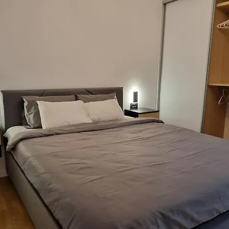 Apartment Minimalistic, New *